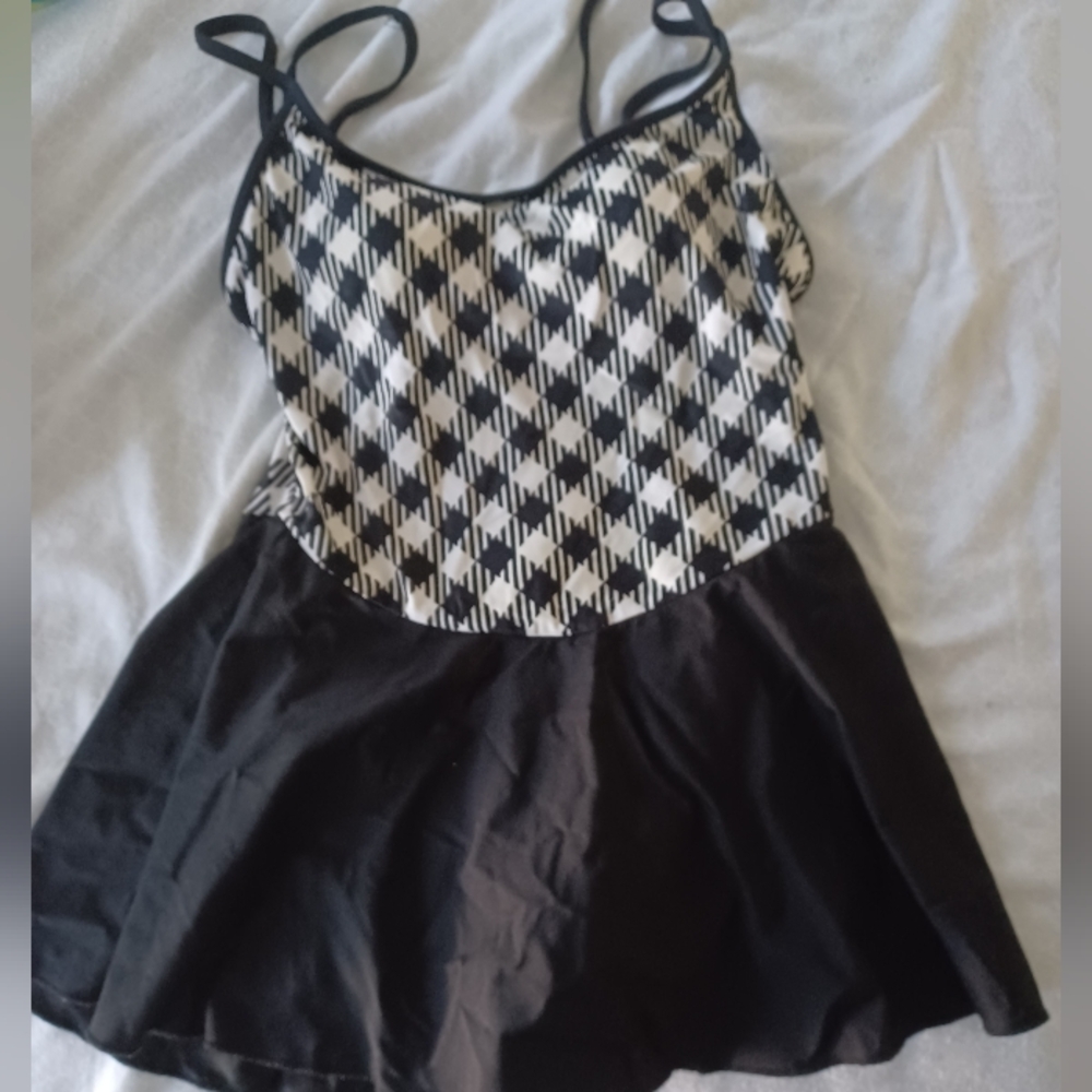 Sirena Womens skirted One Piece Swimsuit Black white Geometric   USA 12